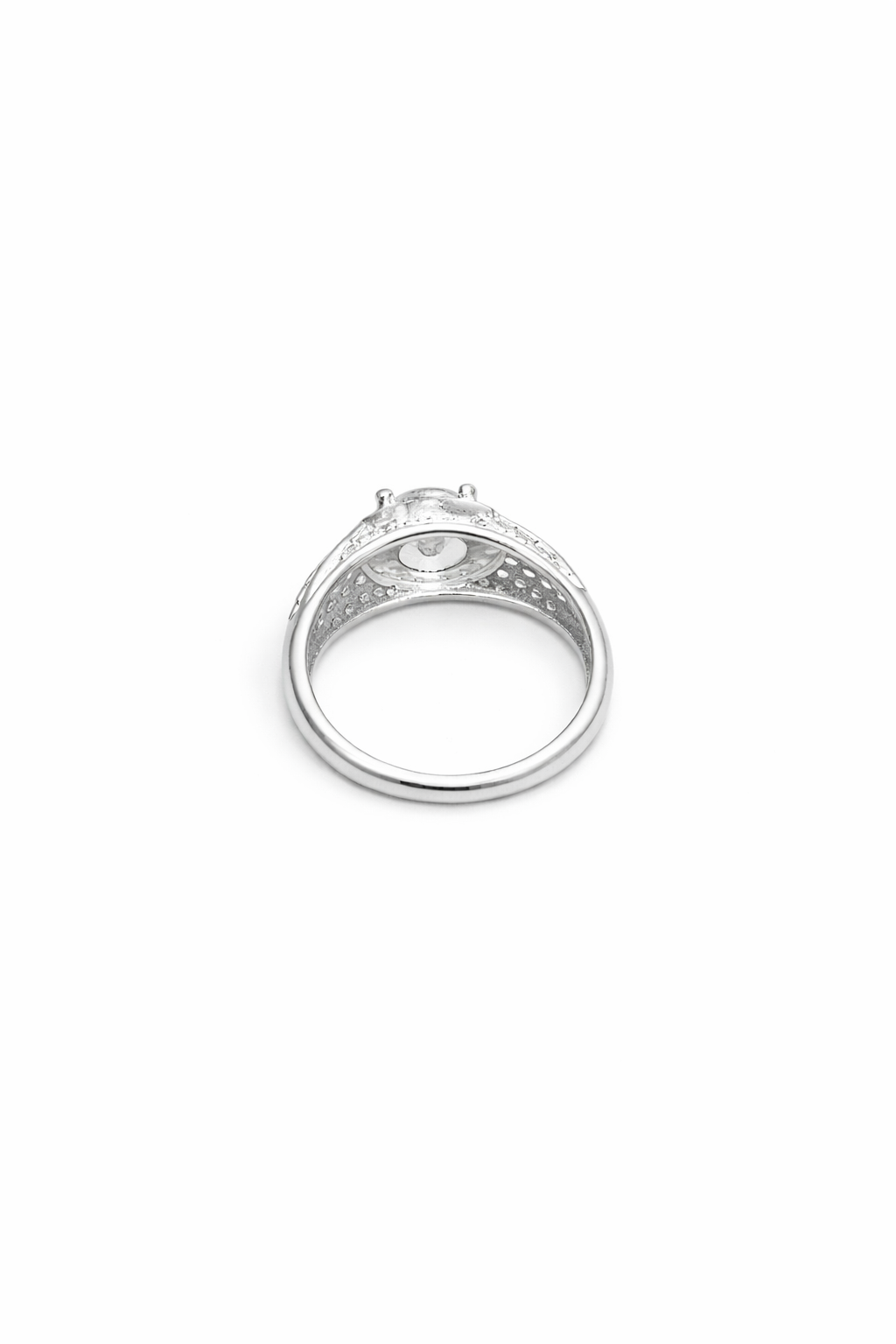 LuxeNova Oval Ring