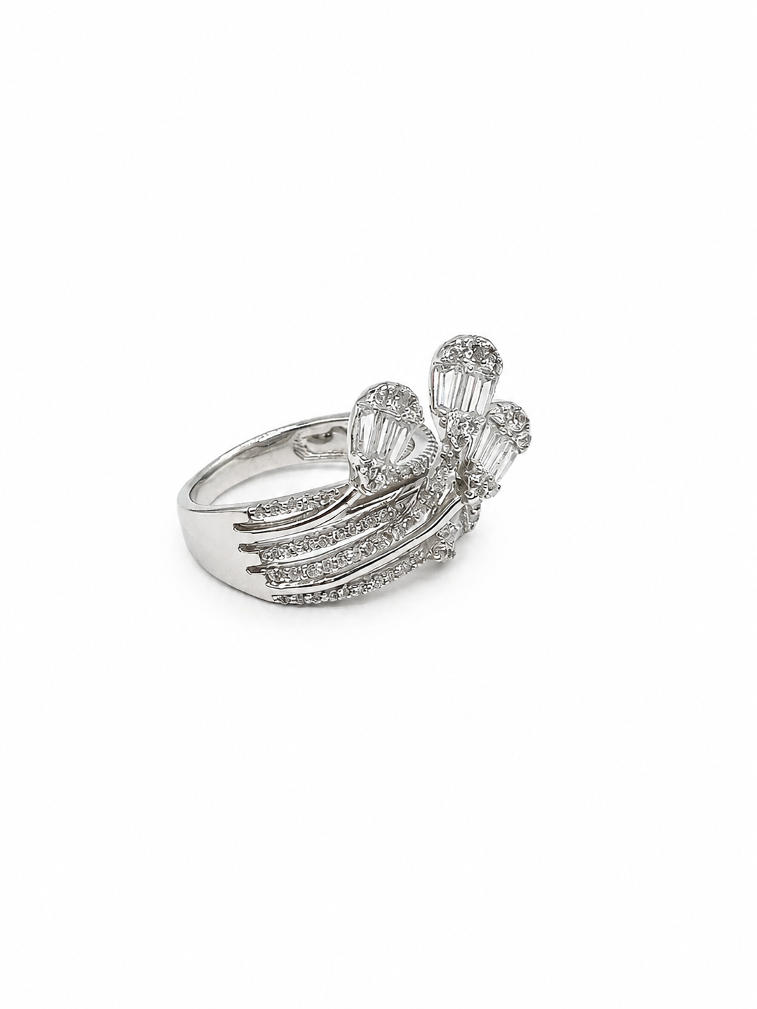 Elegant Floral Stone Design Silver Ring