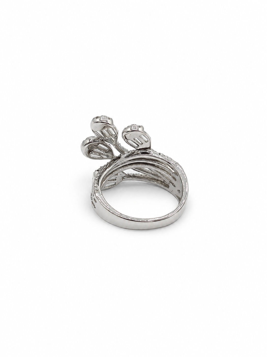 Elegant Floral Stone Design Silver Ring